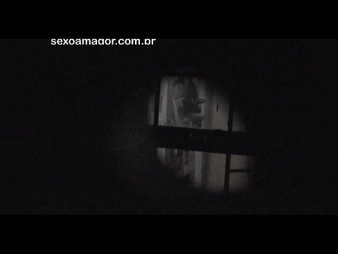 ❤️ Бландзінка таемна здымаецца на відэа з суседскага вуаерыста, схаванага за пустымі цэгламі ❤️❌ Супер порна у нас ❌️